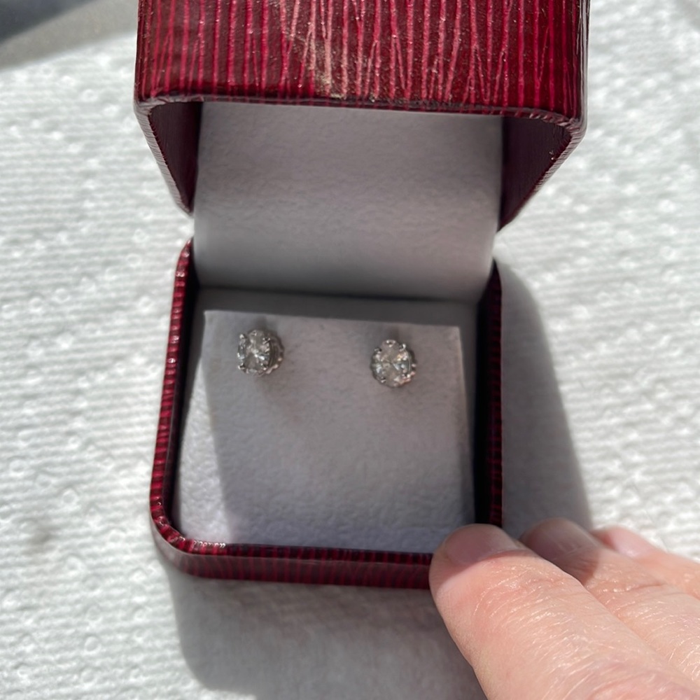 2.10 Ct Genuine  Diamond earrings. Color is H VS2 Oval shape.